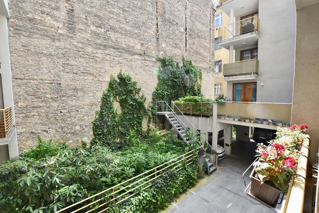Central Studio Boulevard Budapest Ngoại thất bức ảnh